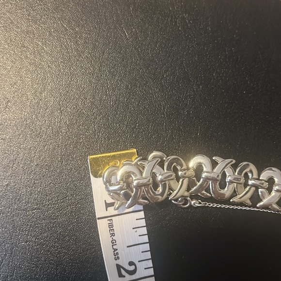 VTG Monet silver tone bracelet with circle charm fold over clasp - Picture 7 of 7